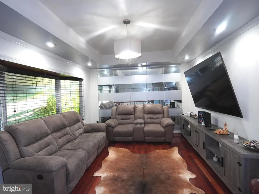 408 JENNIFER LANE Williamstown, NJ 08094
