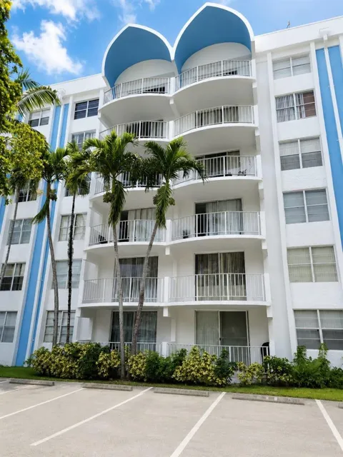 484 NW 165TH ST STREET #A-609