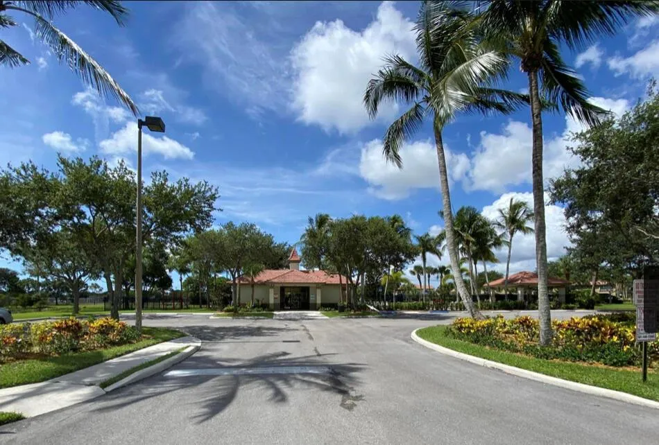 7576 Savannah Lane Lake Worth, FL 33463