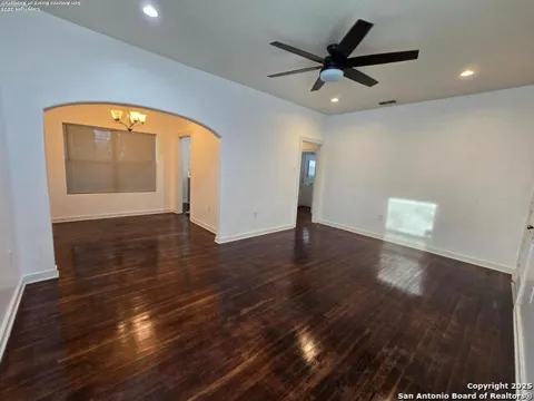 809 Elmwood