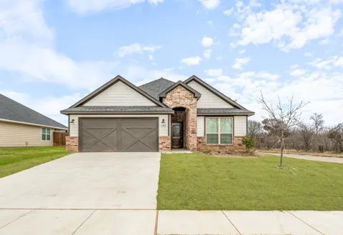 102 Clover Circle