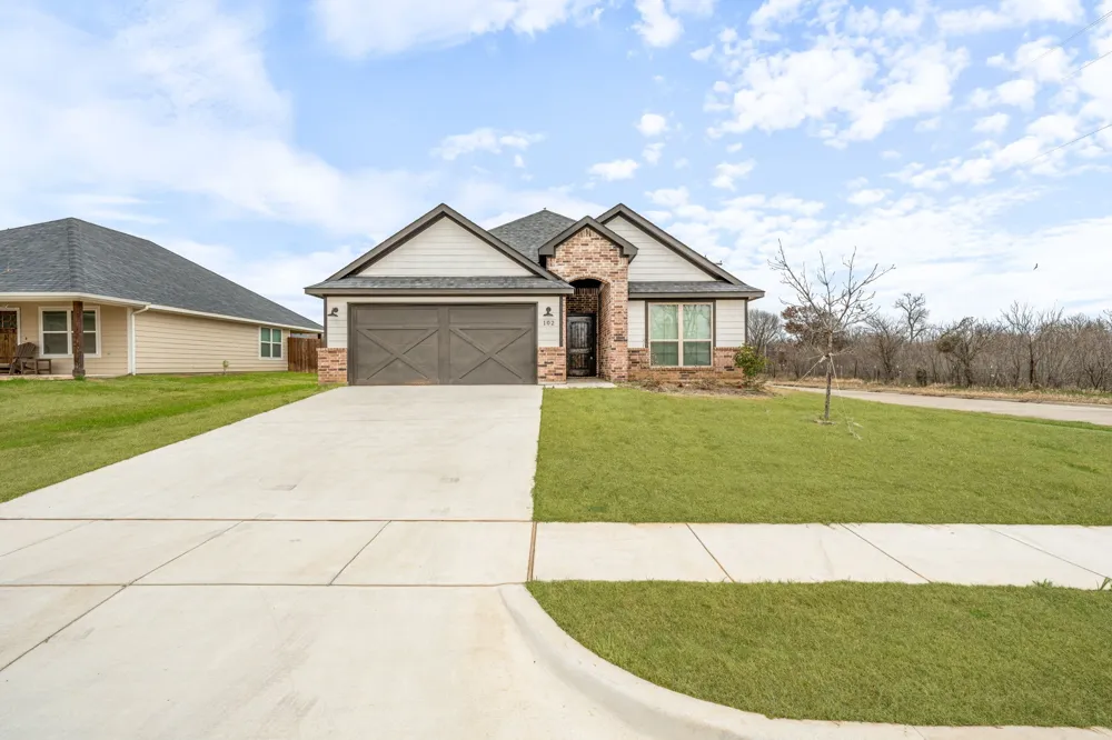 102 Clover Circle Weatherford, TX 76086