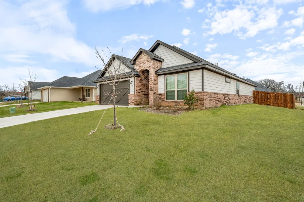 102 Clover Circle Weatherford, TX 76086