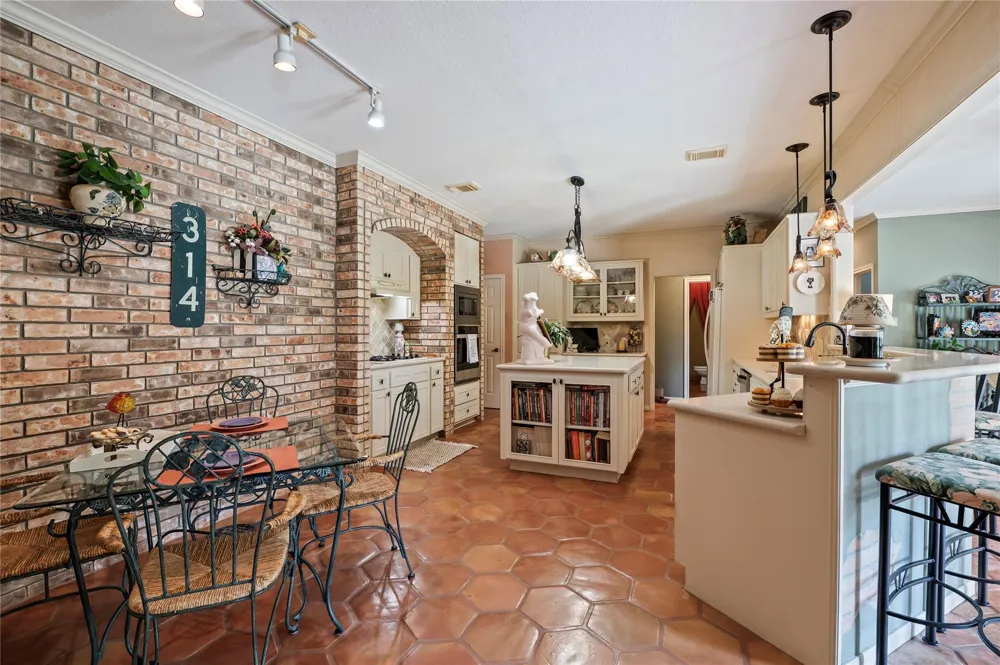 2207 Southern Hills Drive League City, TX 77573