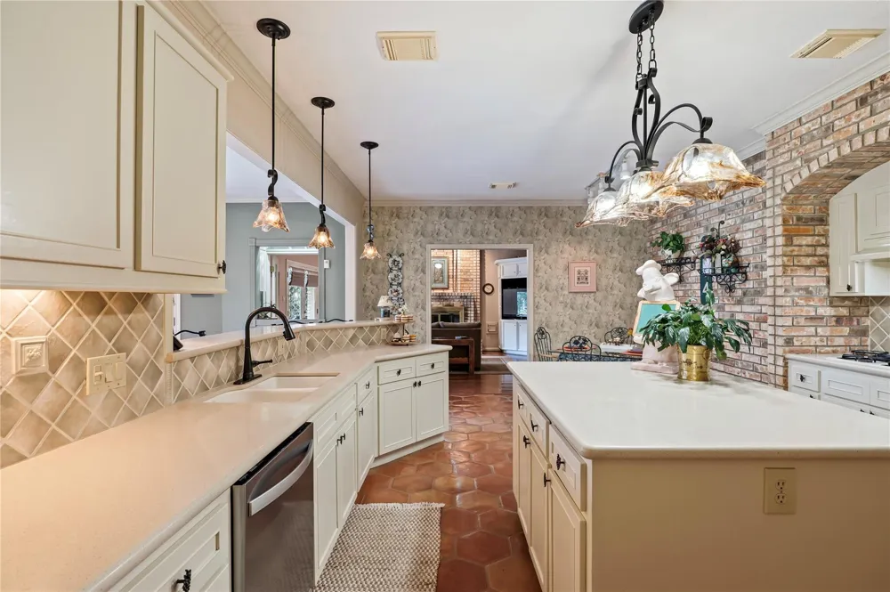 2207 Southern Hills Drive League City, TX 77573