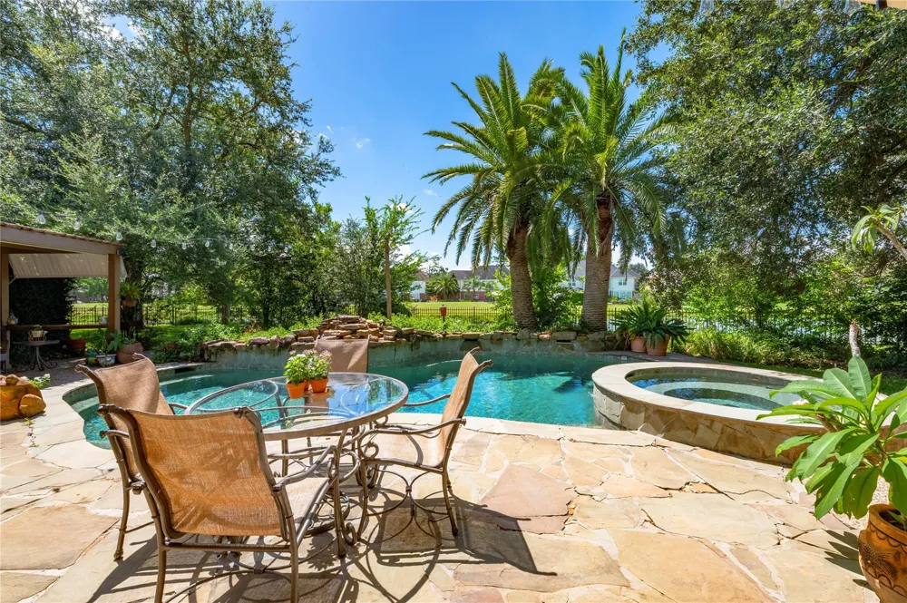2207 Southern Hills Drive League City, TX 77573