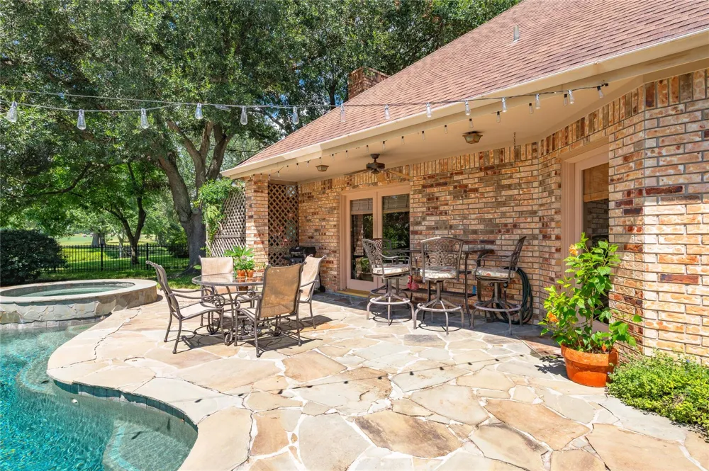 2207 Southern Hills Drive League City, TX 77573