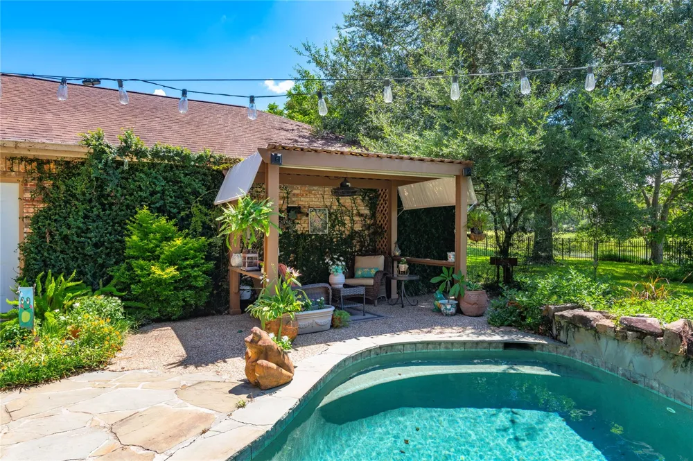 2207 Southern Hills Drive League City, TX 77573