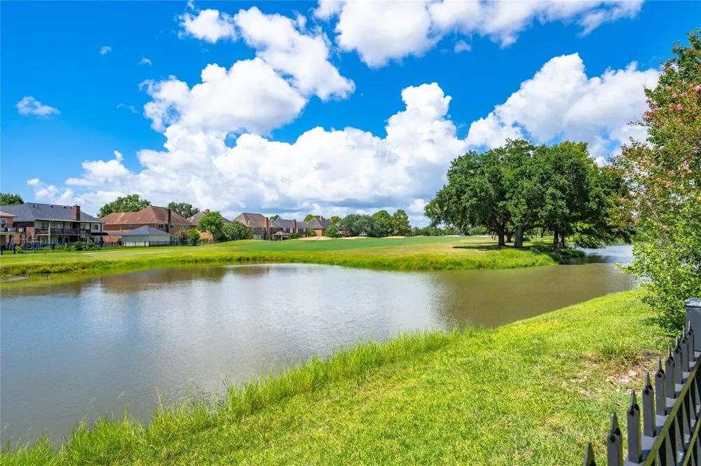 2207 Southern Hills Drive League City, TX 77573