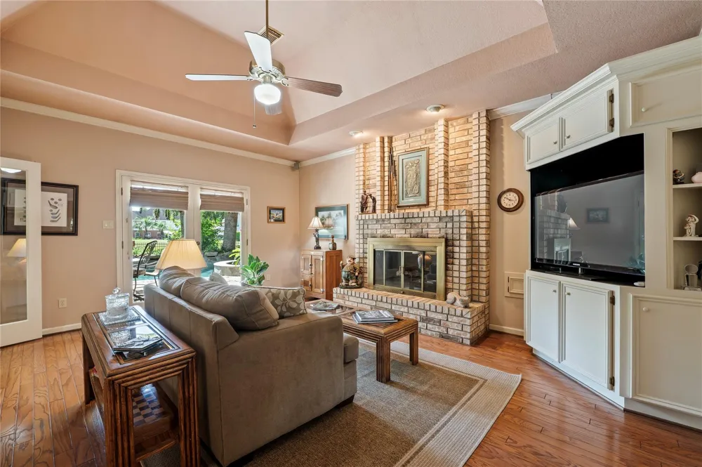 2207 Southern Hills Drive League City, TX 77573
