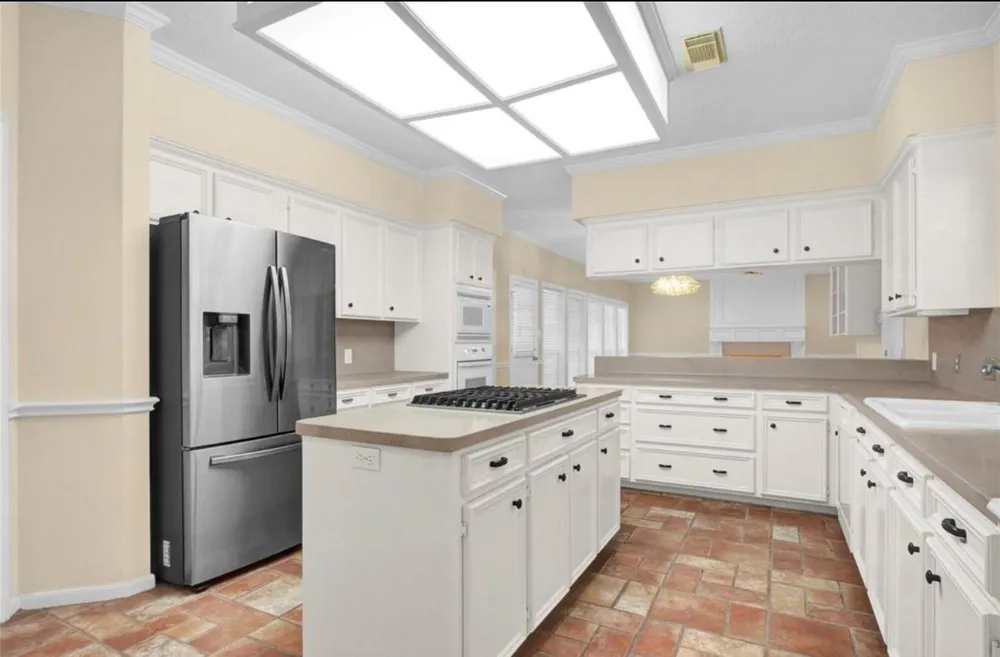611 Hickory Street Tomball, TX 77375