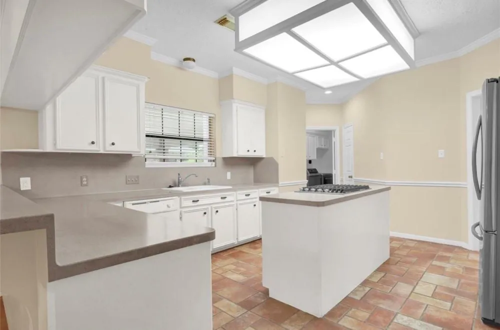 611 Hickory Street Tomball, TX 77375