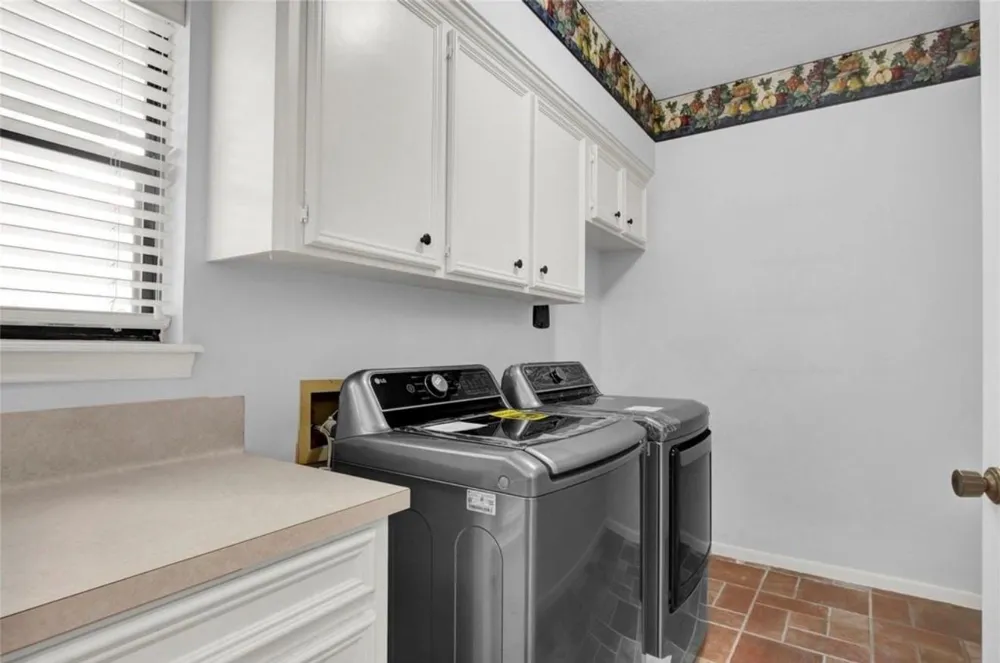 611 Hickory Street Tomball, TX 77375