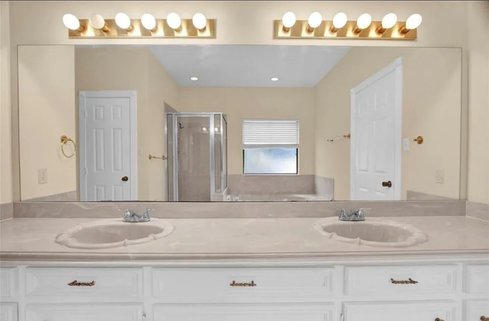 611 Hickory Street Tomball, TX 77375
