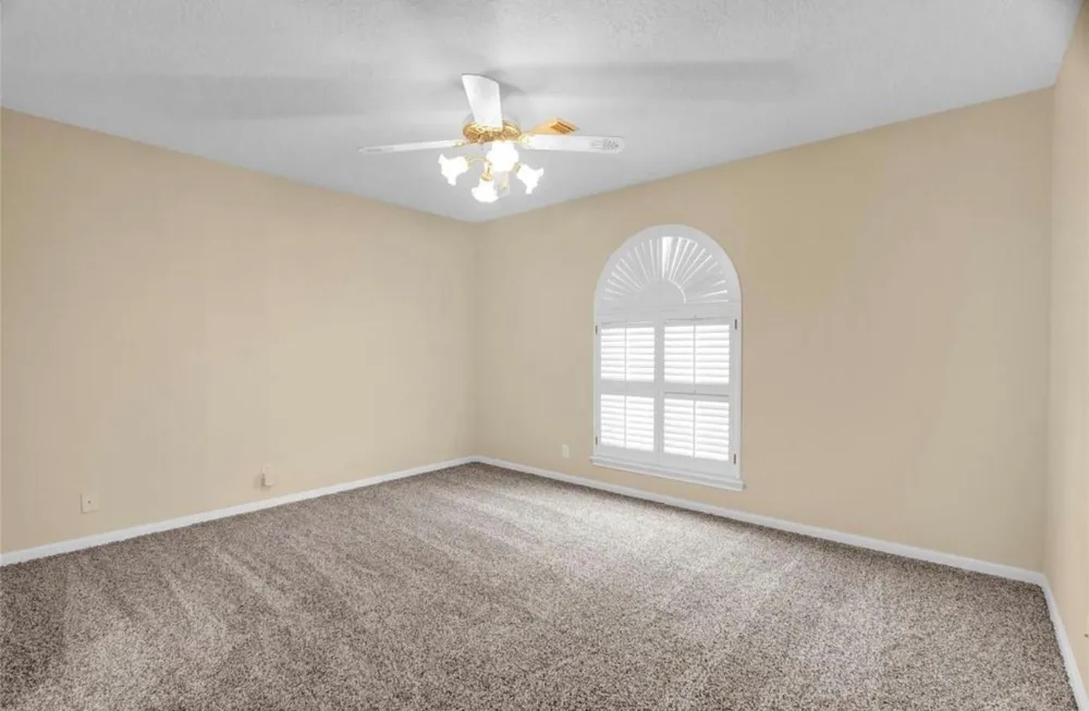 611 Hickory Street Tomball, TX 77375