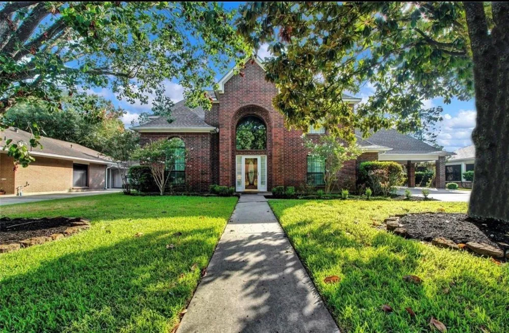 611 Hickory Street Tomball, TX 77375