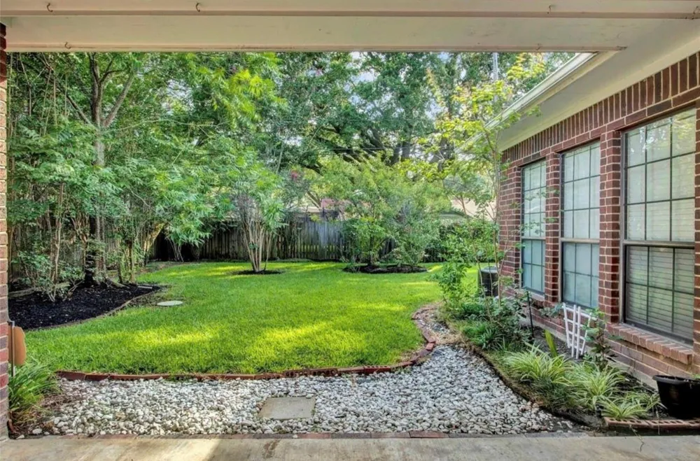 611 Hickory Street Tomball, TX 77375