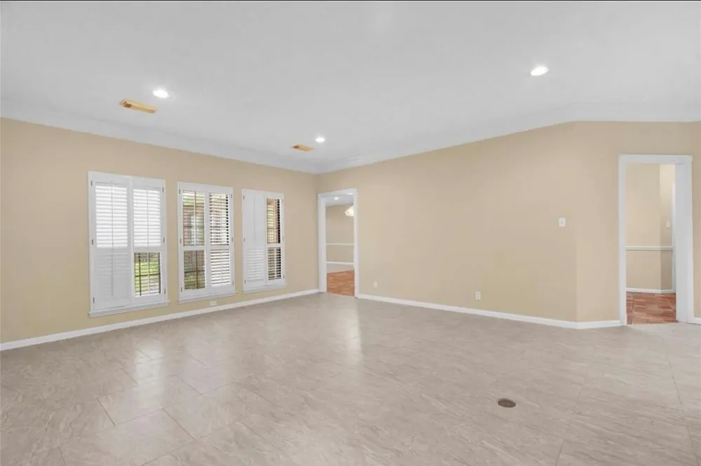 611 Hickory Street Tomball, TX 77375