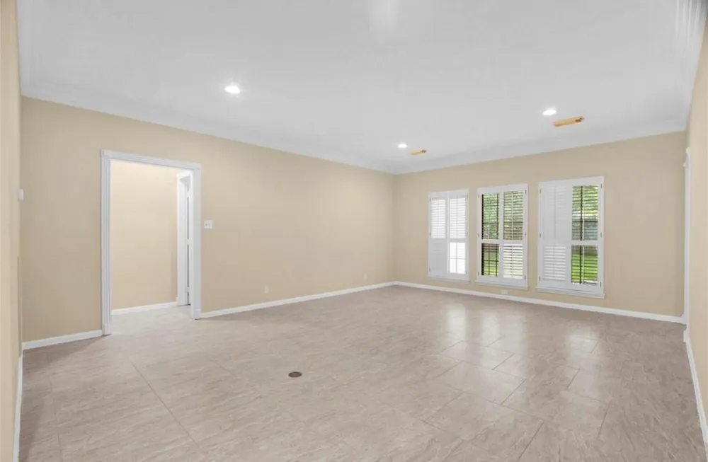 611 Hickory Street Tomball, TX 77375