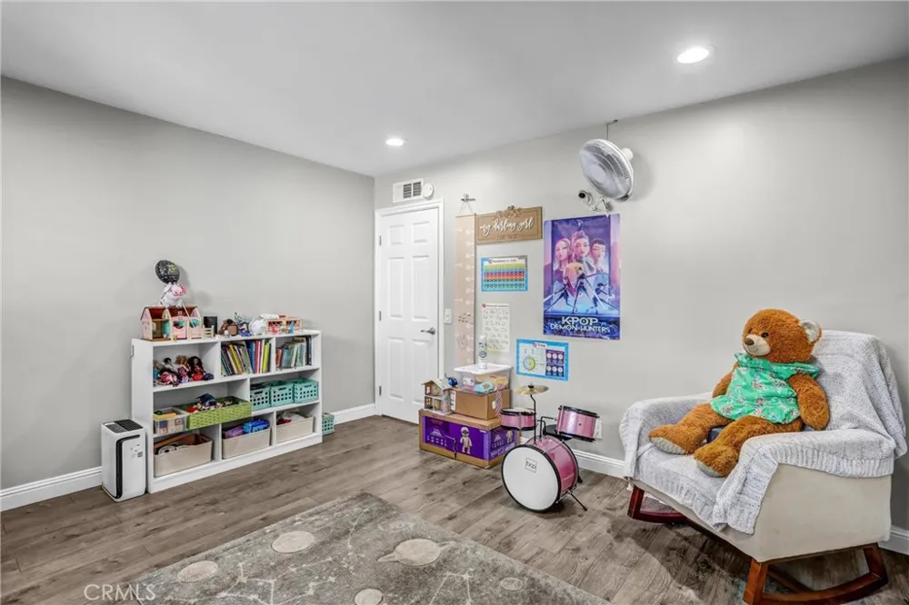 679 S Indian Hill #B Claremont, CA 91711
