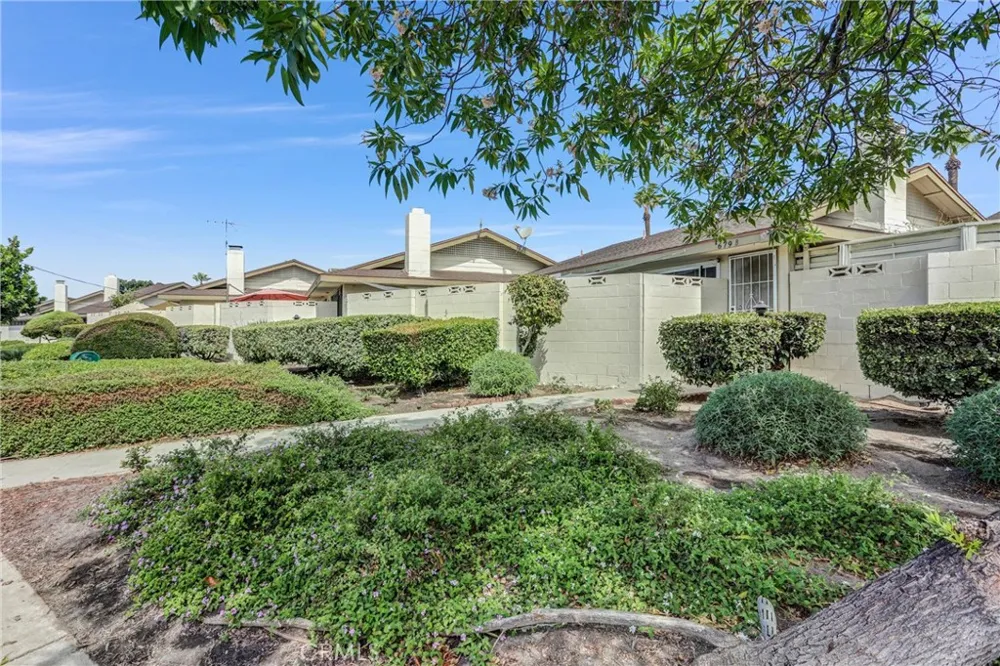 679 S Indian Hill #B Claremont, CA 91711