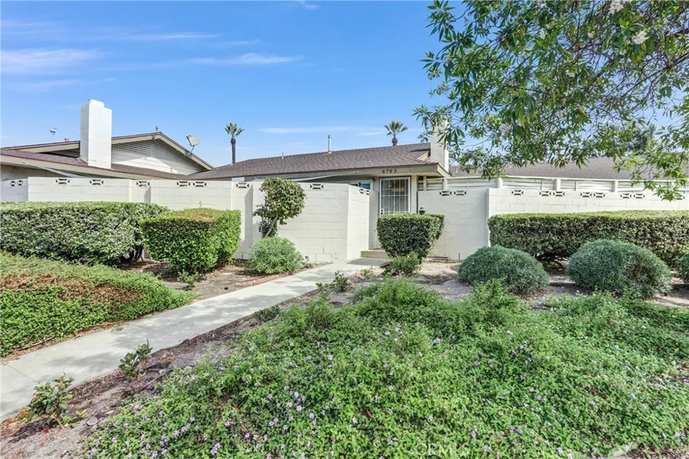 679 S Indian Hill #B Claremont, CA 91711