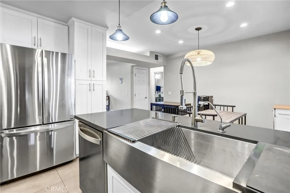 679 S Indian Hill #B Claremont, CA 91711