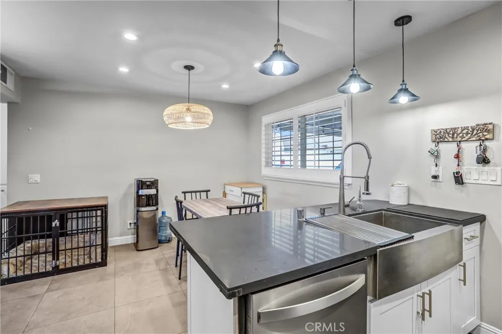 679 S Indian Hill #B Claremont, CA 91711
