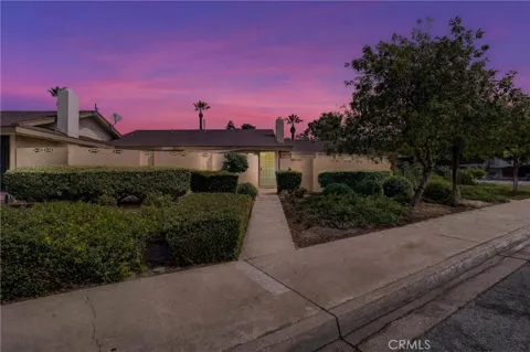 679 S Indian Hill #B