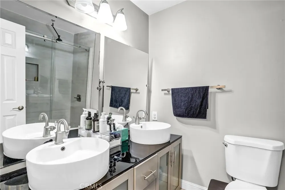 679 S Indian Hill #B Claremont, CA 91711