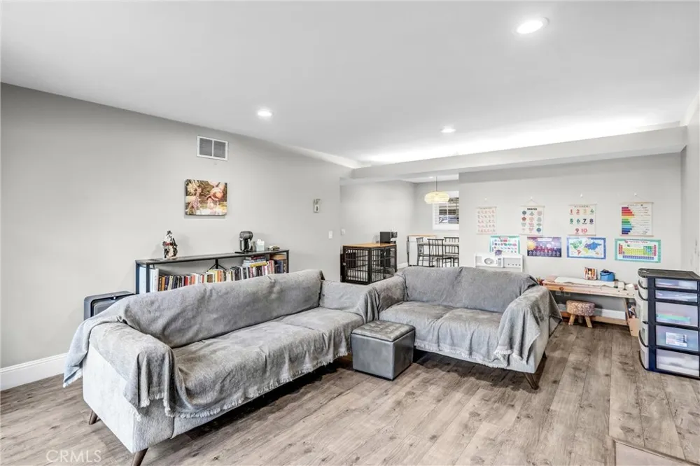 679 S Indian Hill #B Claremont, CA 91711