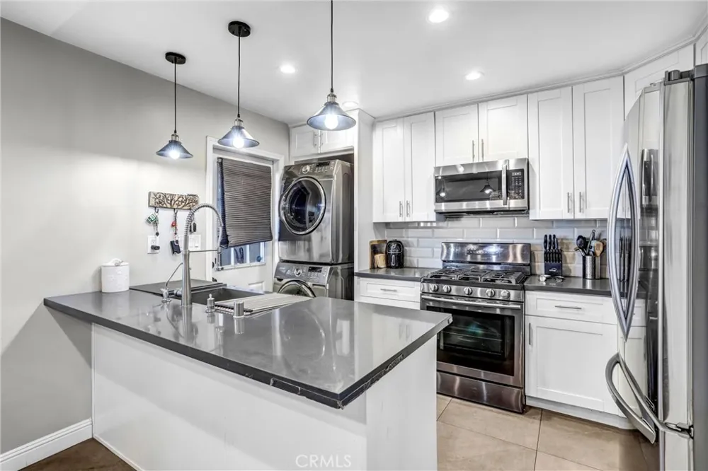 679 S Indian Hill #B Claremont, CA 91711