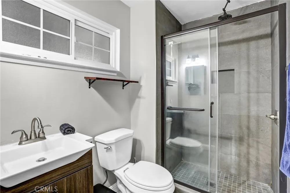 679 S Indian Hill #B Claremont, CA 91711
