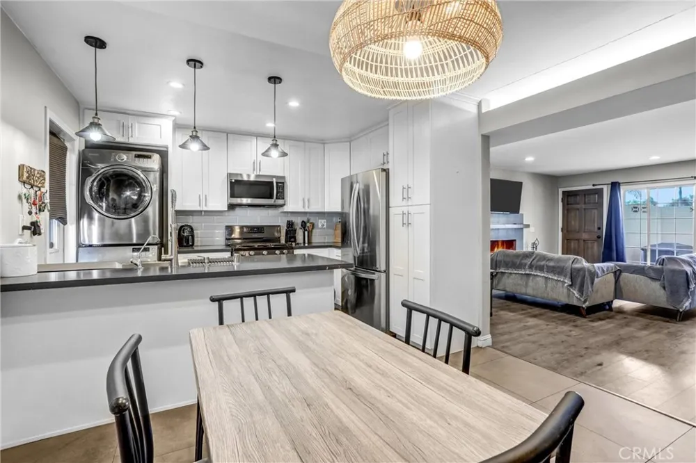 679 S Indian Hill #B Claremont, CA 91711
