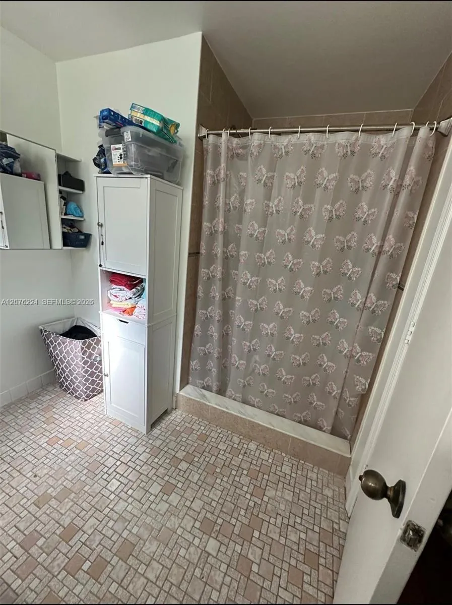 607 NW 42nd St Oakland Park, FL 33309
