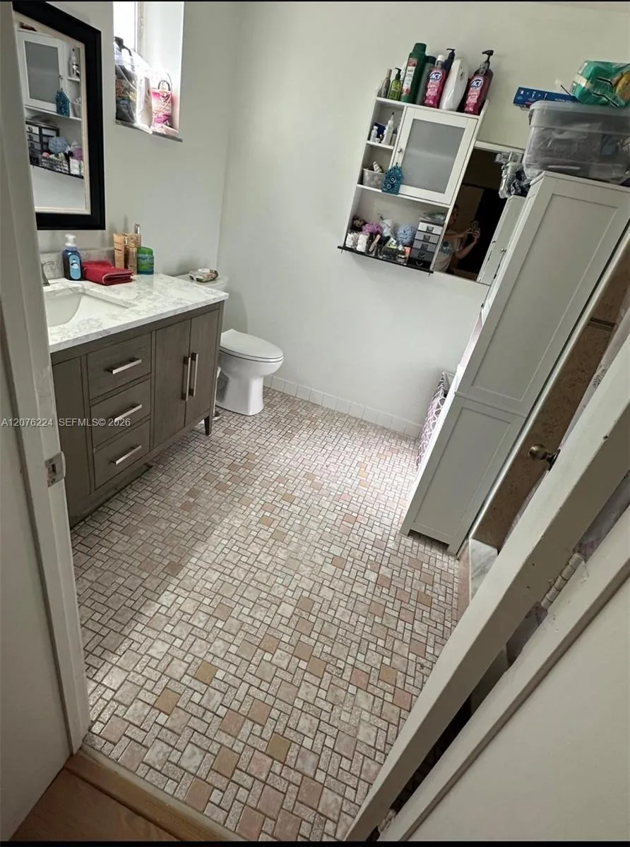 607 NW 42nd St Oakland Park, FL 33309