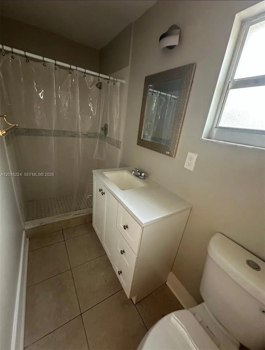 607 NW 42nd St Oakland Park, FL 33309