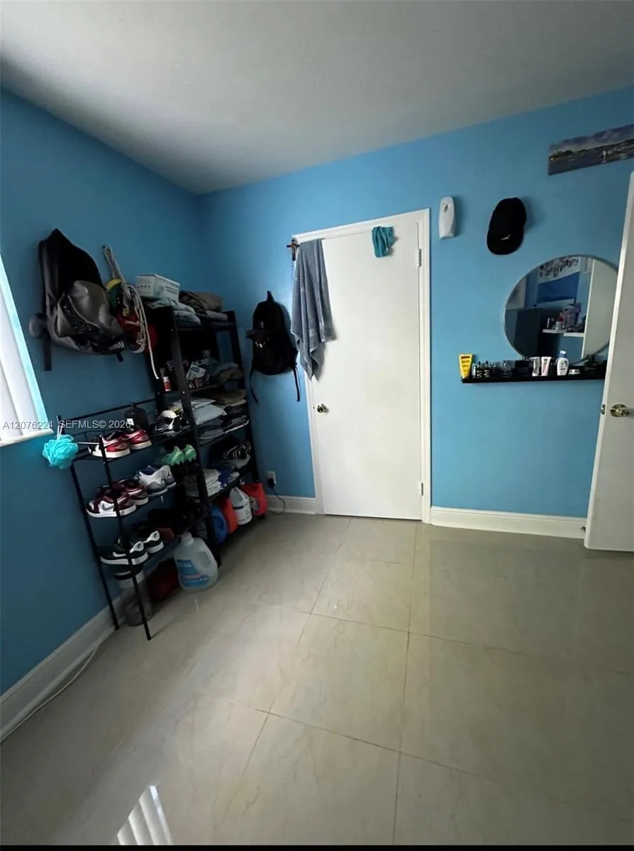 607 NW 42nd St Oakland Park, FL 33309