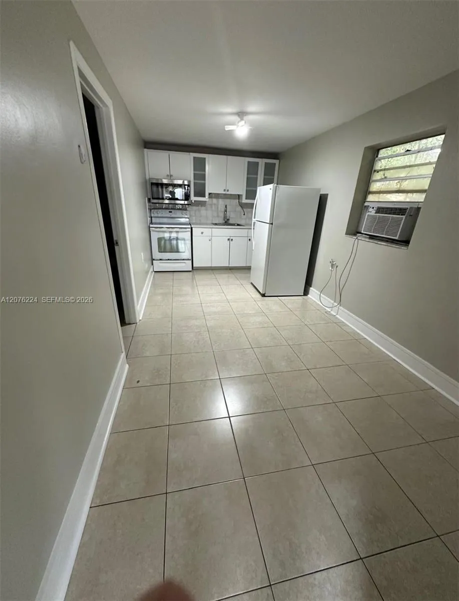 607 NW 42nd St Oakland Park, FL 33309