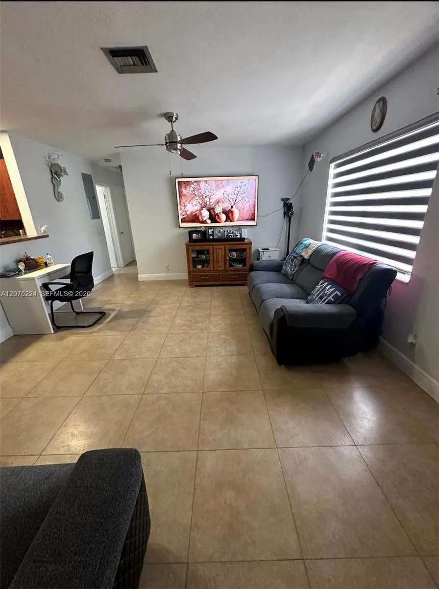 607 NW 42nd St Oakland Park, FL 33309