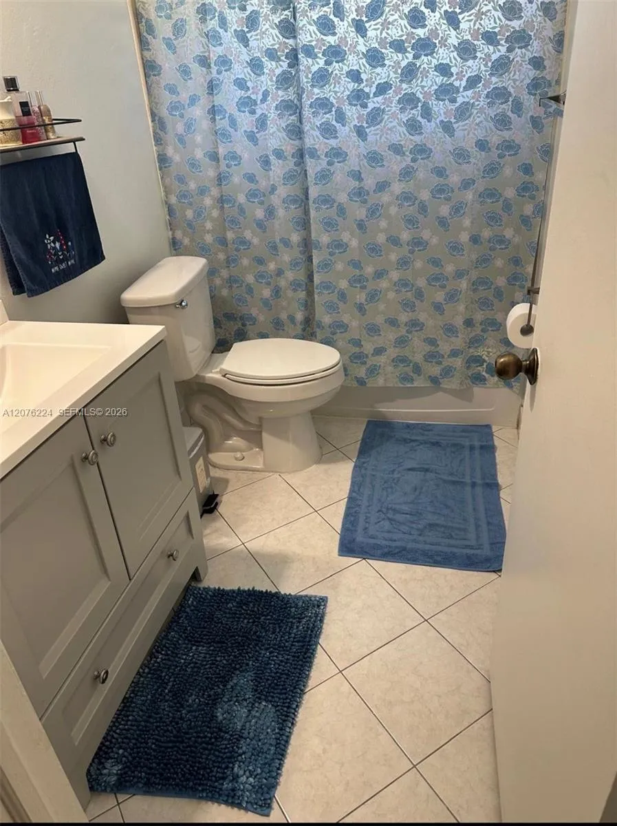 607 NW 42nd St Oakland Park, FL 33309