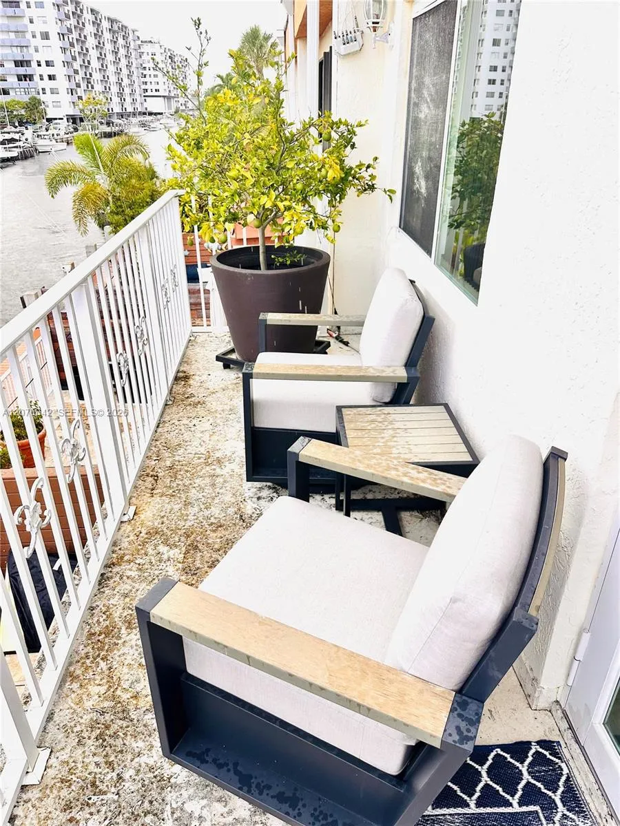 3864 NE 167th St #5 North Miami Beach, FL 33160