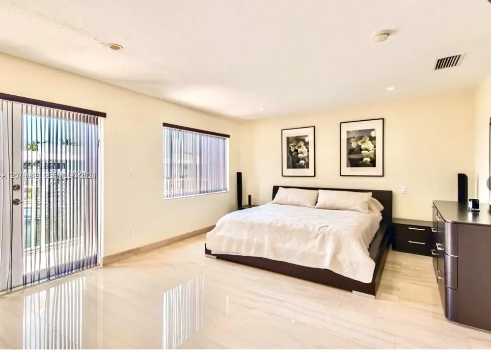 3864 NE 167th St #5 North Miami Beach, FL 33160