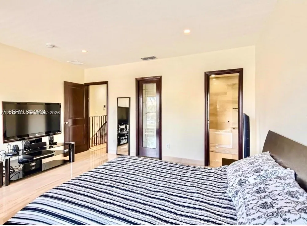 3864 NE 167th St #5 North Miami Beach, FL 33160