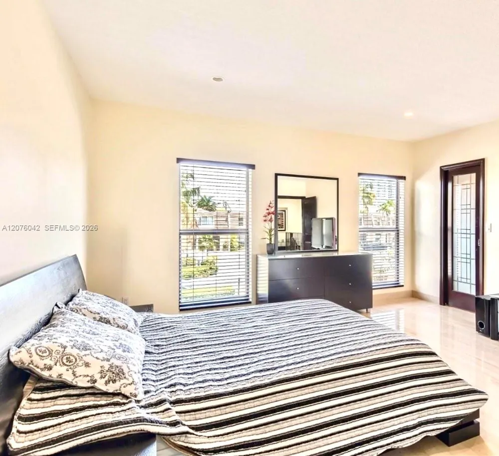 3864 NE 167th St #5 North Miami Beach, FL 33160