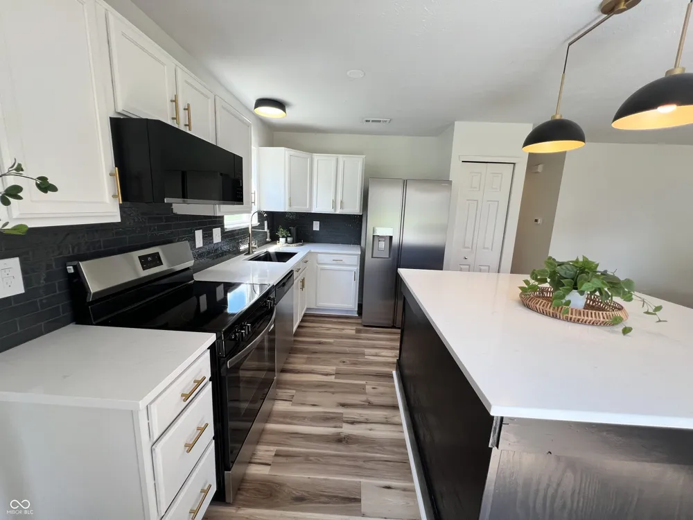 6815 W Odessa Way McCordsville, IN 46055
