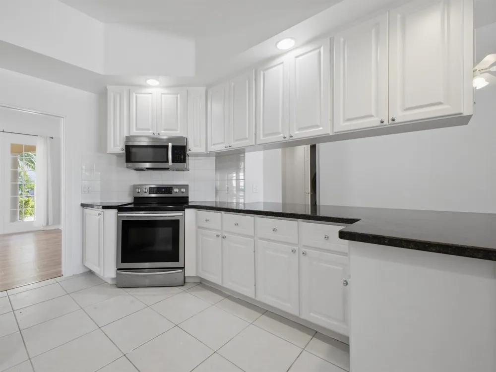 8033 KALIKO LANE Wellington, FL 33414