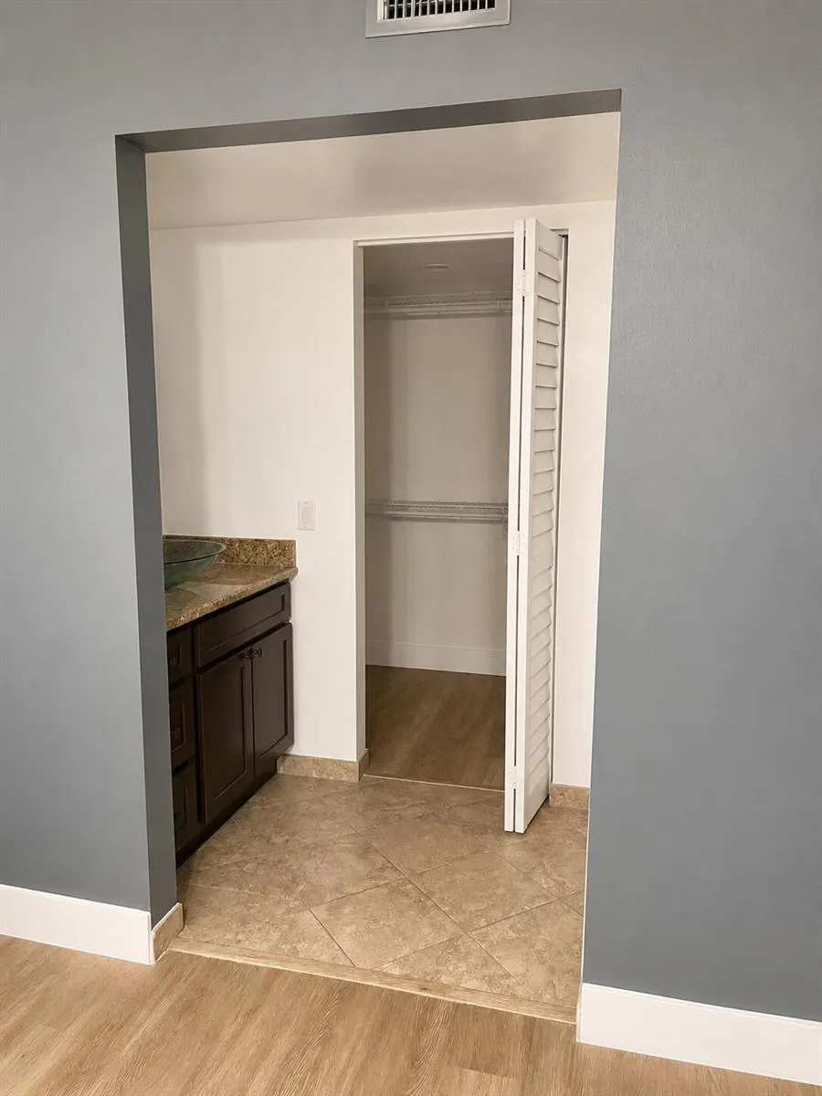 450 Commodore Drive #106 Plantation, FL 33325
