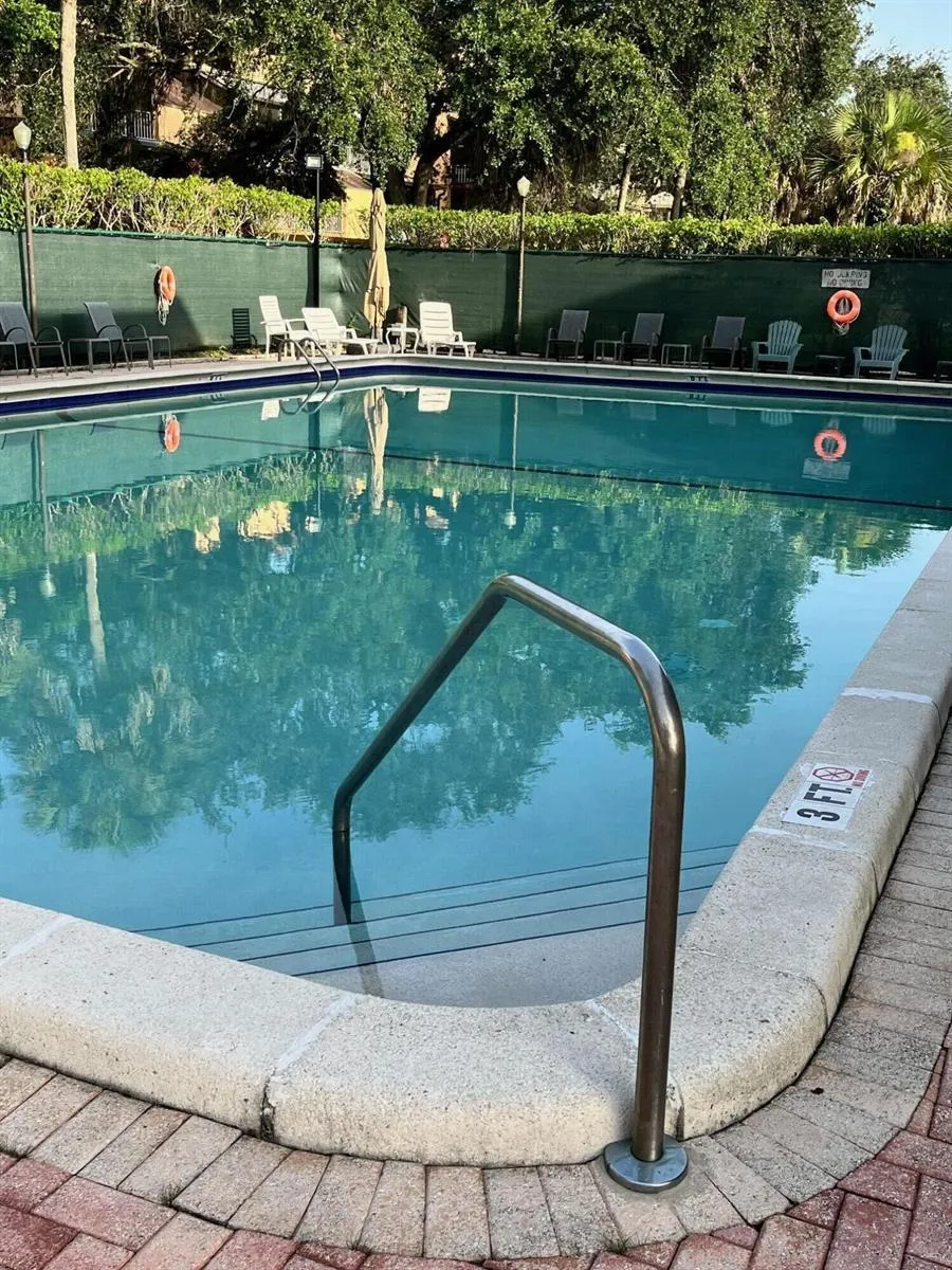 450 Commodore Drive #106 Plantation, FL 33325