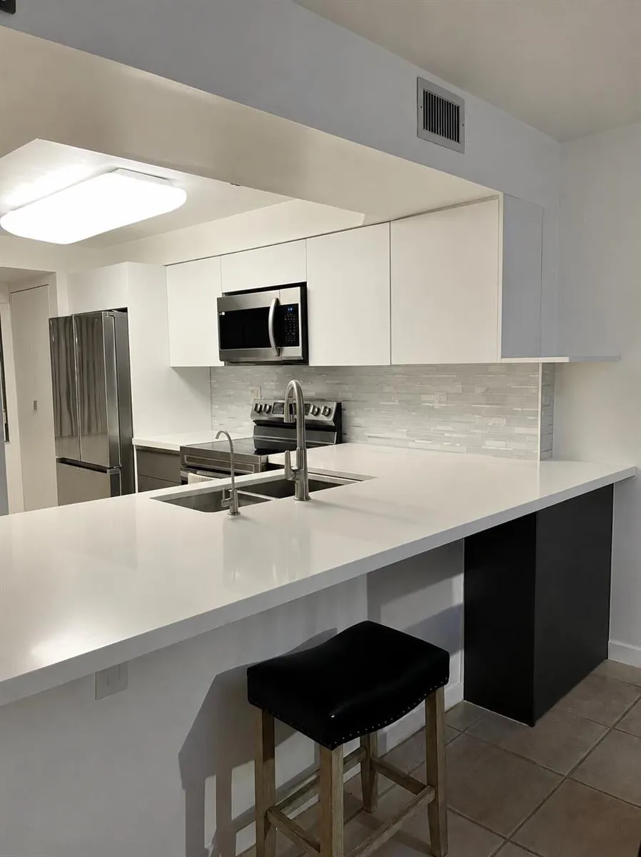 450 Commodore Drive #106 Plantation, FL 33325